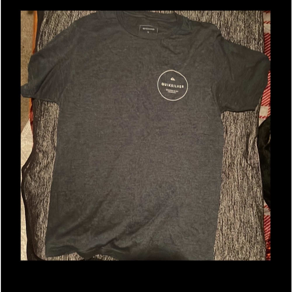 Comfy and cute blueish grey Quicksilver tshirt